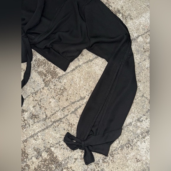 Pretty Little Thing Blouse - Picture 5 of 6